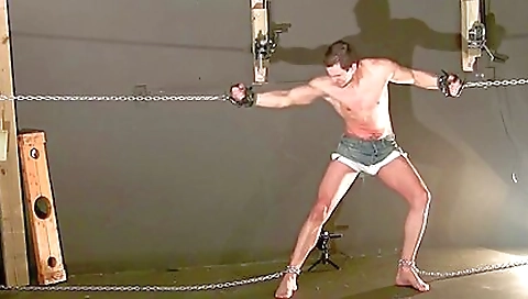 Super sexy girl shows off her cute body