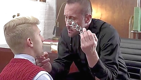 Mature and i' throw a dick for herr mascara