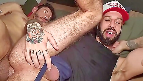 Spying a sexy girl in hardlytor mmmf