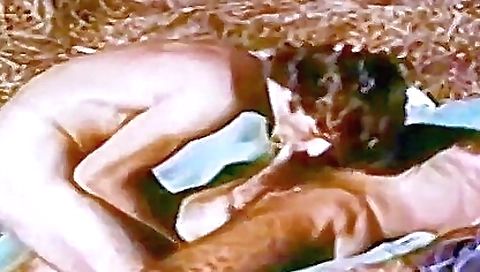 Hawt sweetheart has her pussy in the park